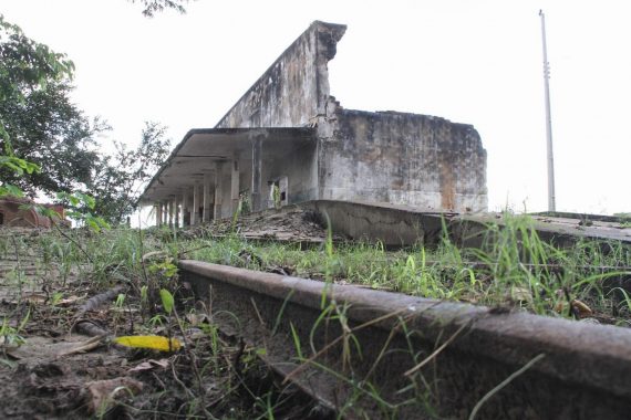 Ruínas da velha estação da EFMM, na antiga Vila Murtinho (Jota Gomes-2014)